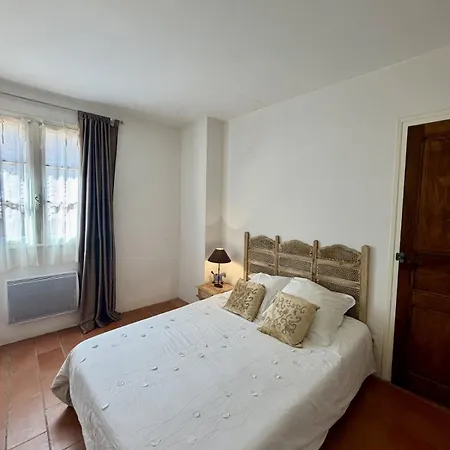 Belle Maison De Village A *